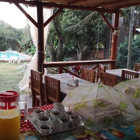 Hostel Y Posada Colibri Puerto Iguazú Buitenkant foto