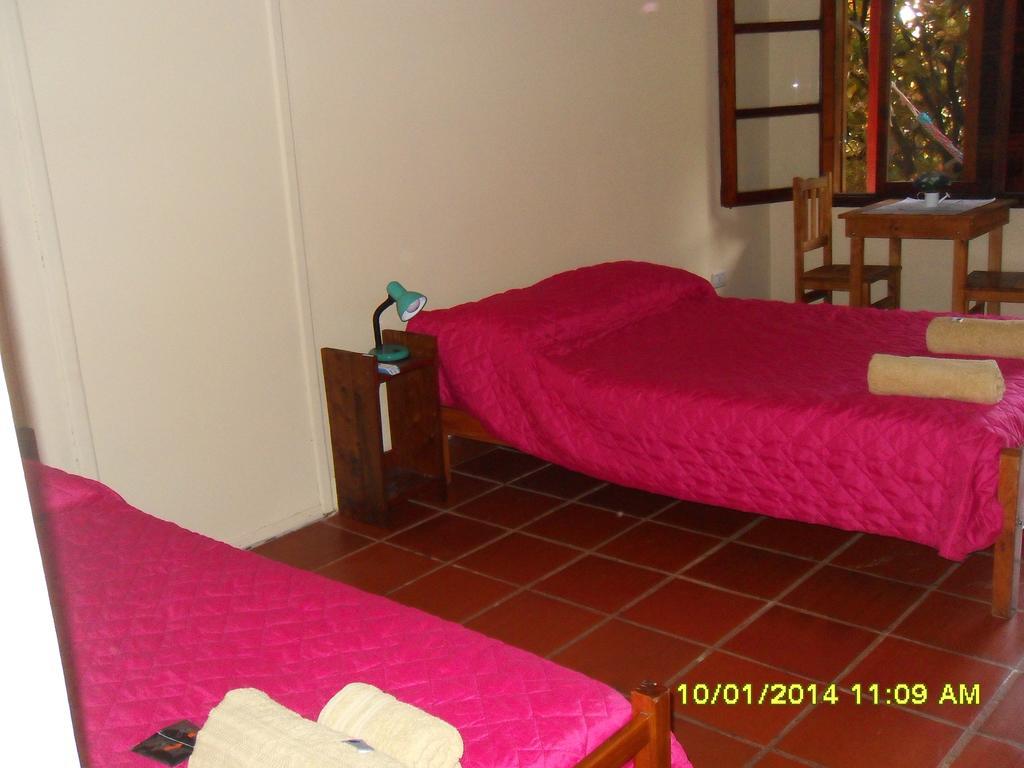 Hostel Y Posada Colibri Puerto Iguazú Buitenkant foto