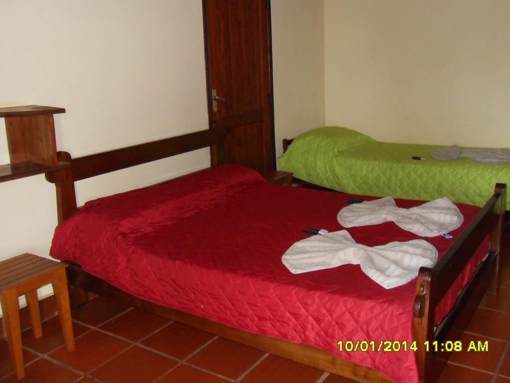 Hostel Y Posada Colibri Puerto Iguazú Buitenkant foto