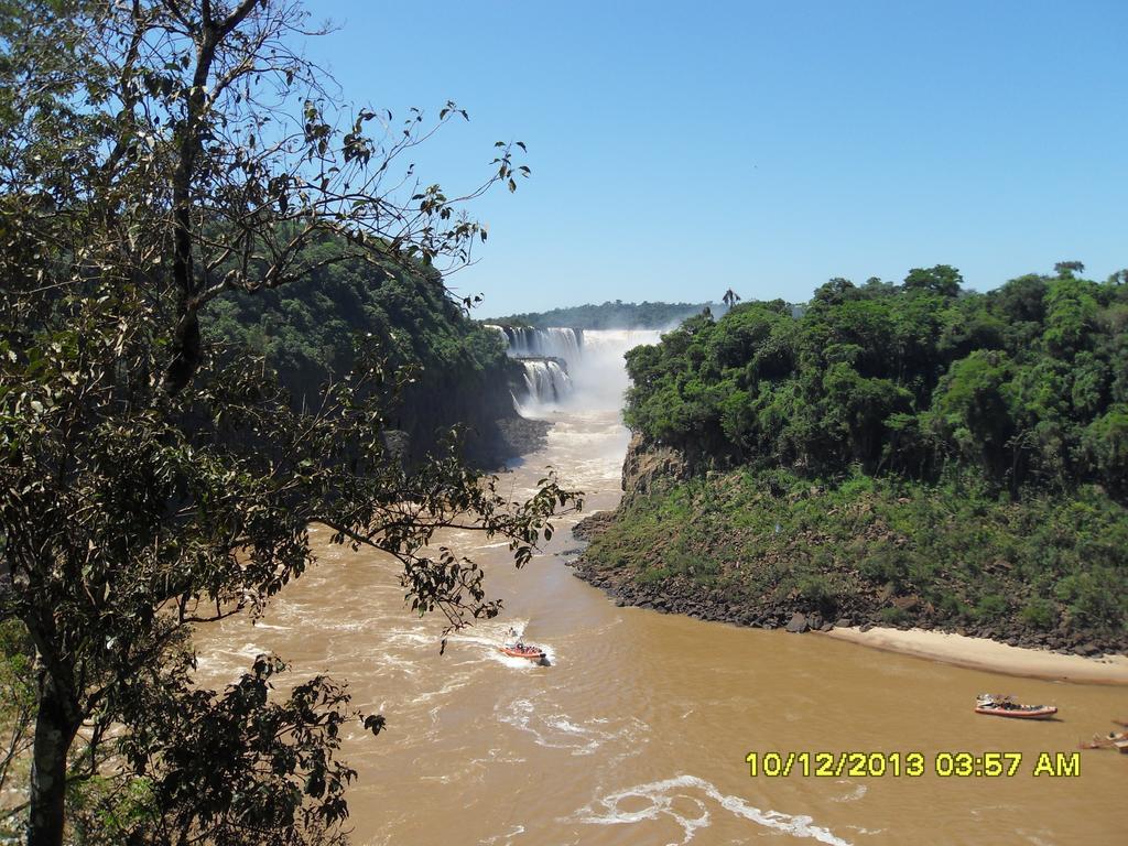 Hostel Y Posada Colibri Puerto Iguazú Buitenkant foto